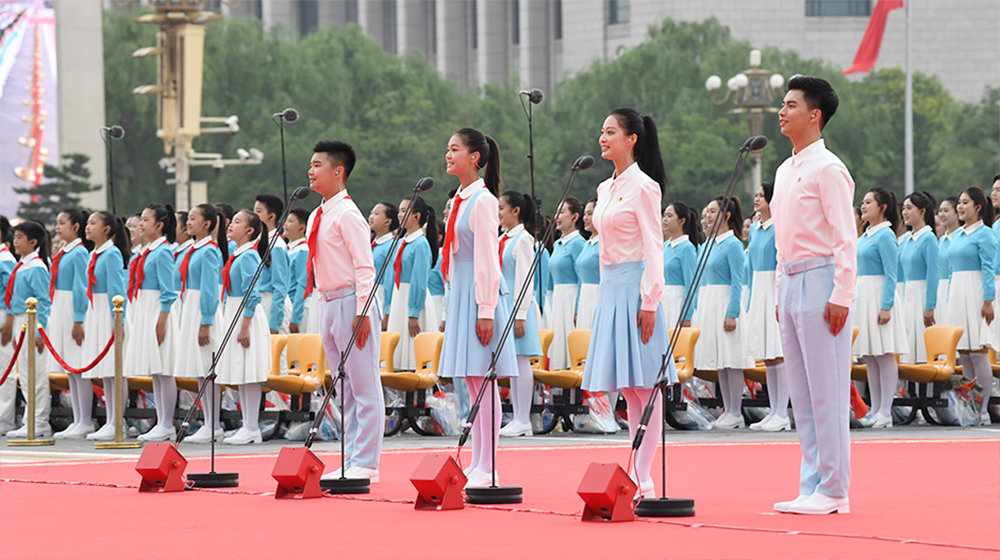 共青團員和少先隊員代表集體致獻詞